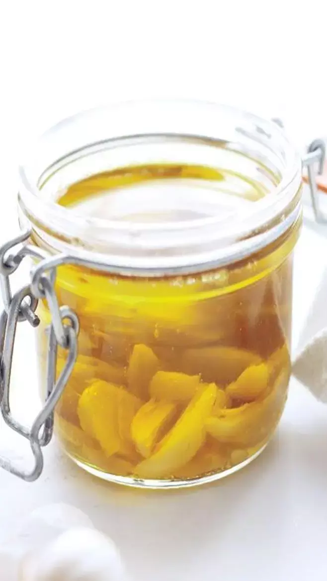 Lahsun Ke Tel Ke Fayde: लहसुन का तेल दूर करेगा आपकी बड़ी से बड़ी समस्याएं, जानिए यहां फायदे...