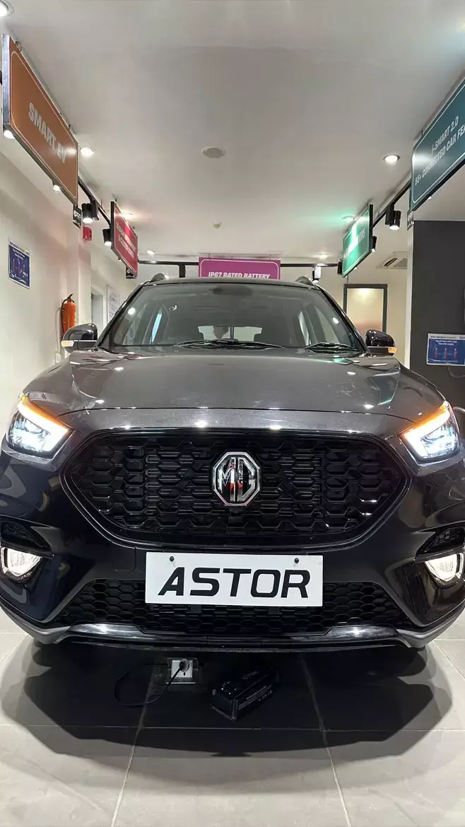 ​₹13.45 लाख में लॉन्च हुई MG Astor Blackstorm, साथ ही पाएं पैनोरमिक स्काईरूफ...