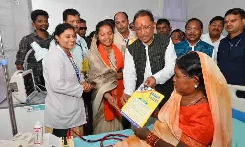 CM Vishnudeo: मुख्यमंत्री विष्णु देव ने सूरजपुर में राज्य स्तरीय सियान सम्मान कार्यक्रम में की घोषणा...
