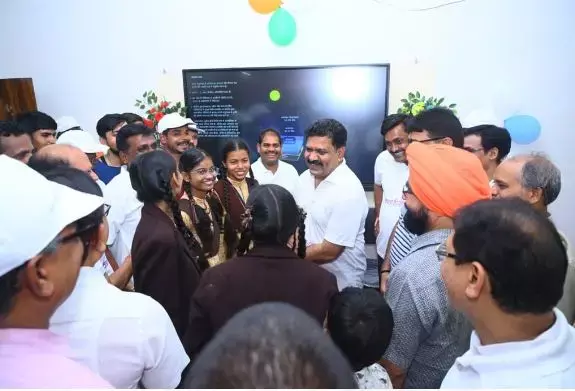 Kawardha News: डिप्टी सीएम जिस स्कूल में पढ़े, अब उस स्कूल को मिली स्मॉर्ट क्लास की सुविधा, 70 स्कूलों में स्मॉर्ट क्लास बनाने की योजना
