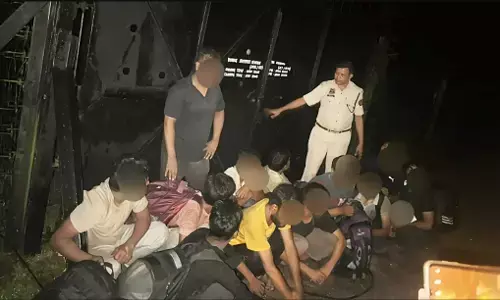 Assam Latest News: असम में 14 अवैध बांग्लादेशी नागरिक गिरफ्तार, 9 लोगों के पास मिला अवैध आधार कार्ड