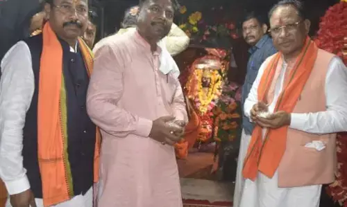 Bastar News: मुख्यमंत्री विष्णु देव ने मां दंतेश्वरी की पूजा-अर्चना कर प्रदेशवासियों की खुशहाली की कामना की...