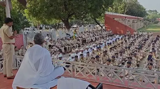 रायपुर पुलिस की तनाव प्रबंधन विषय पर कार्यशाला, मुनि सुधाकर बोले-अपने में खुश रहो दूसरों से अपनी तुलना मत करो...
