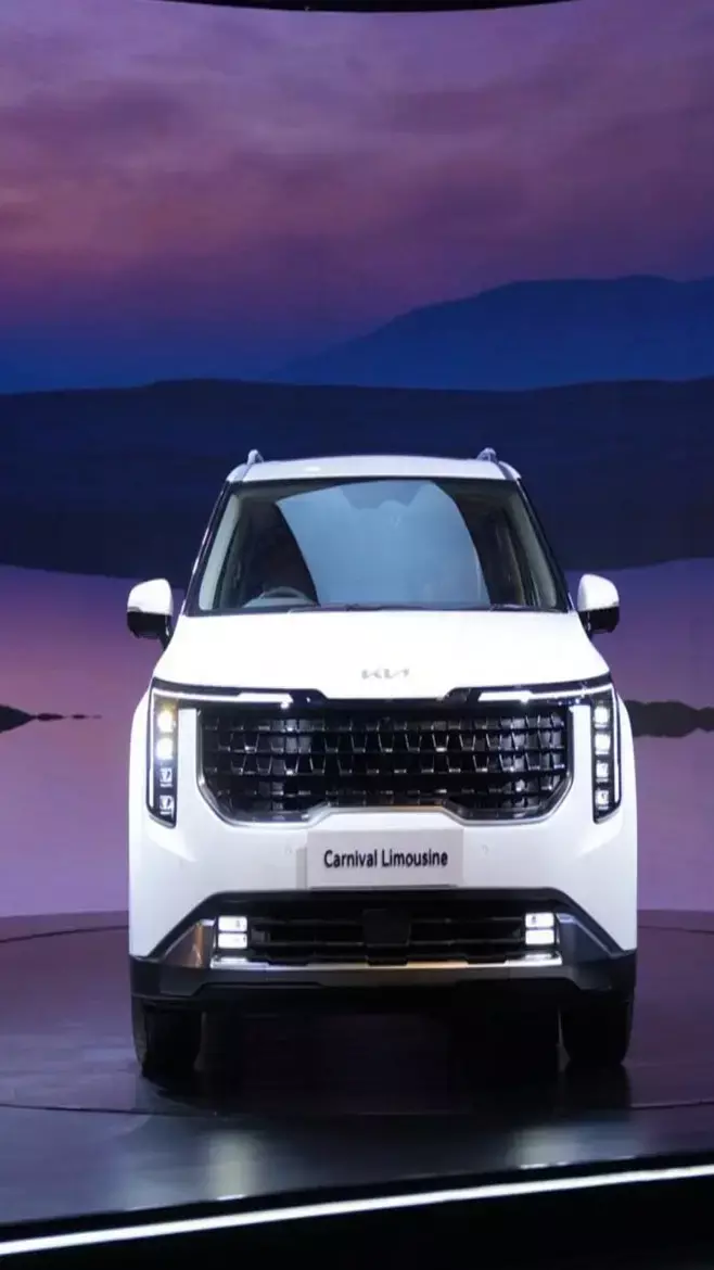 ₹63.90 लाख में लॉन्च हुआ नया Kia Carnival MPV: 360° कैमरा और 8 एयरबैग्स के साथ...