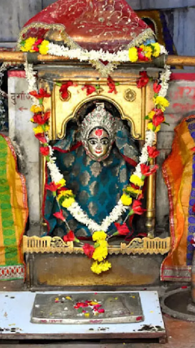 Navratri 3nd Day: आज नवरात्रि का तीसरा दिन: ऐसे करें मां चंद्रघंटा की पूजा, जानिए माता को प्रसन्न करने के उपाय...