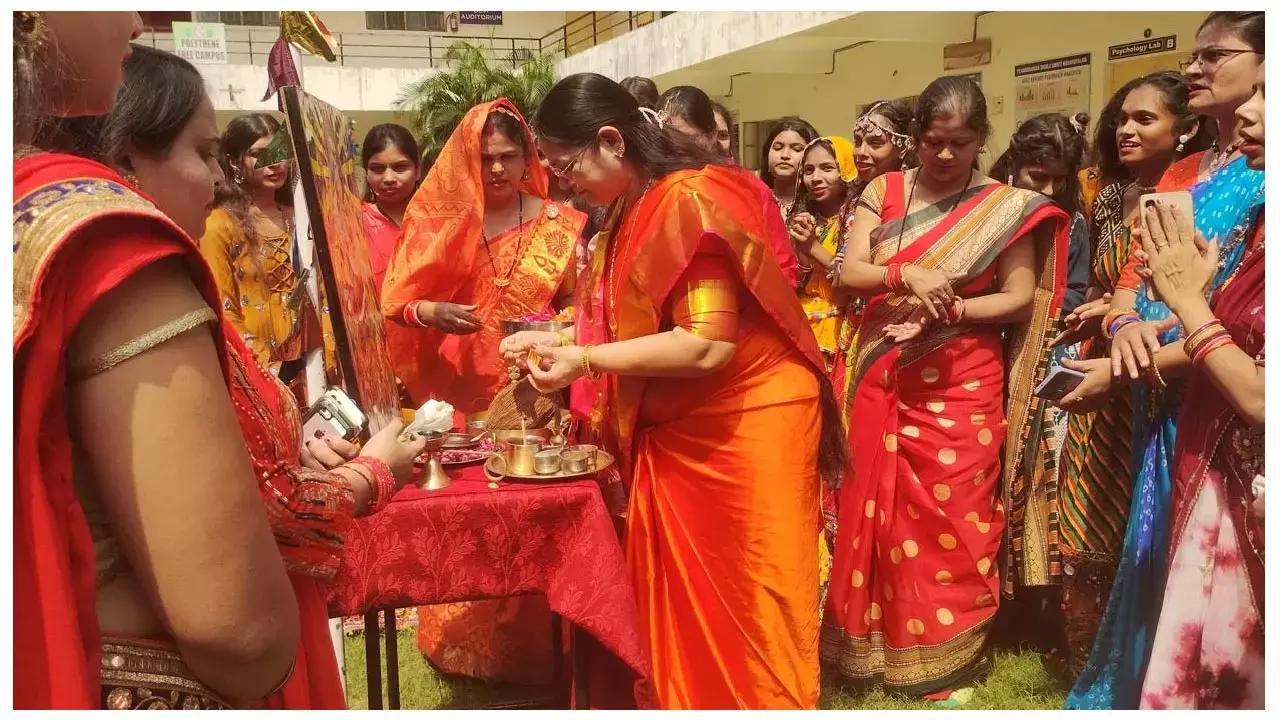 Pt. Harishankar Shukla Memorial College: पं. हरिशंकर शुक्ल स्मृति महाविद्यालय में गरबा उत्सव 2024....