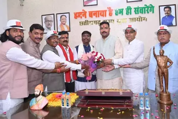 Chhattisgarh News: विश्व विजय सिंह तोमर ने संभाली छत्‍तीसगढ़ राज्य युवा आयोग की कमान