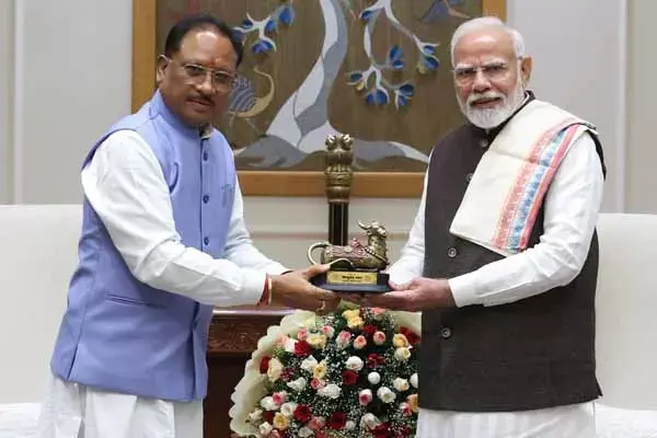 Chhattisgarh News: सीएम की पीएम से भेंट: विष्णुदेव ने राज्य की विकास योजनाओं और नक्सल उन्मूलन पर की मोदी से चर्चा, आवास स्वीकृति के लिए जताया आभार