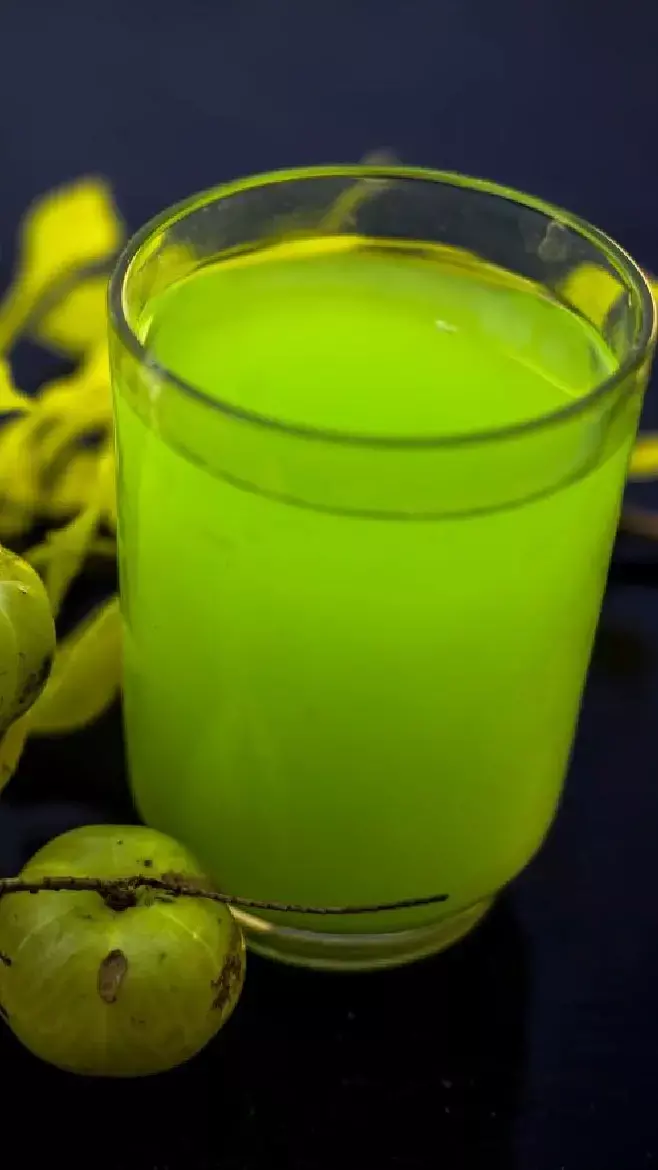 Awala Joos Ke Fayde: खट्टा जरूर है, लेकिन सेहत के लिए वरदान! जानें इस हरे जूस के गजब के फायदे...