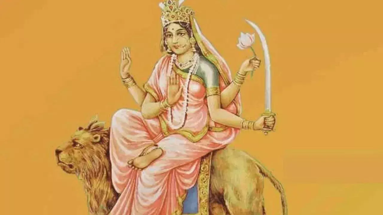 Maa Katyayani: महर्षि कात्यायन के घर मां ने लिया पुत्री रूप में जन्म, जानें माता के कात्यायनी स्वरूप की कथा, मंत्र और पूजा विधि