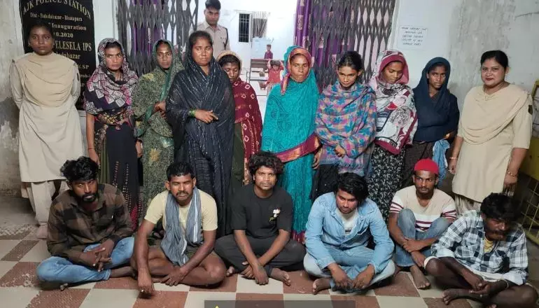 Balodabazar-Bhatapara: टूटे-फूटे गहने का प्रचार और इनाम देने के नाम पर ठगी, 8 महिला सहित 14 गिरफ्तार....
