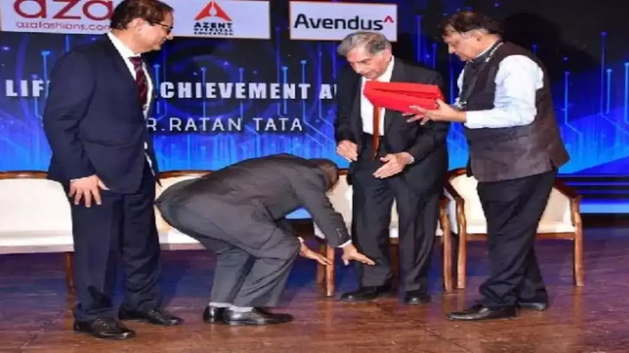 Motivational: जब इन्फोसिस के सह संस्थापक नारायण मूर्ति ने मंच पर छू लिए थे रतन टाटा के पैर, सुधा मूर्ति का भी है गहरा कनेक्शन, जानें पूरा किस्सा Motivational: जब इन्फोसिस के सह संस्थापक नारायण मूर्ति ने मंच पर छू लिए थे रतन टाटा के पैर, सुधा मूर्ति का भी है गहरा कनेक्शन, जानें पूरा किस्सा