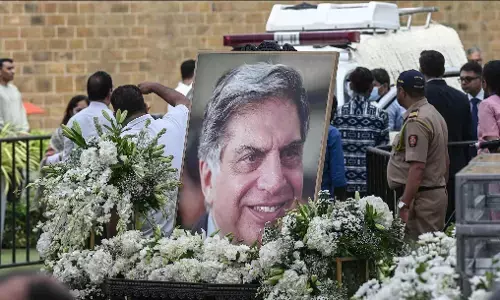 Ratan Tata Funeral: रतन टाटा का महाराष्ट्र में राजकीय सम्मान से होगा अंतिम संस्कार, झारखंड और महाराष्ट्र में एक दिन का राजकीय शोक