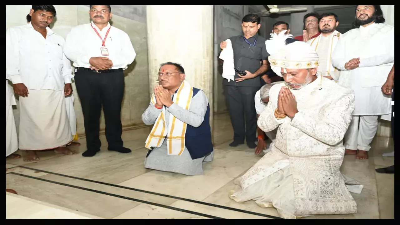 CM विष्णु देव भण्डारपुरी धाम में की गुरुगद्दी आसन के दर्शन, गुरुप्रसादी का ग्रहण भी किया