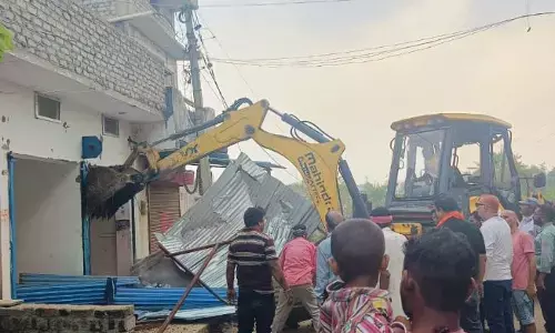 Bilaspur News: अवैध कब्जे पर निगम का चला डंडा, सरकारी जमीन को टुकड़ों में बेचने वाले की दुकानों और मकान को ढहाया गया, FIR...