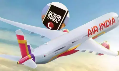 Air India flight Bomb Threat: मुंबई से न्यूयॉर्क जाने वाले एयर इंडिया विमान में बम की धमकी, दिल्ली एयरपोर्ट पर उतारा गया