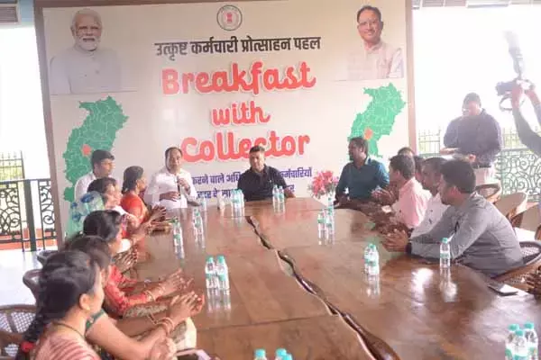Raipur News: ब्रेकफास्ट विथ कलेक्‍टर में शामिल हुए मुख्य सचिव जैन: उत्कृष्ट कार्य करने वाले कर्मचारियों की सराहना की