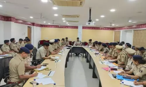 Raipur News: एसएसपी ने पुलिस अधिकारियों की ली बैठक, थाना प्रभारियों को चेतावनी, बोले- राजधानी में नहीं बिकना चाहिए नशे का सामान...