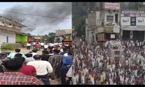 Surajpur News: गुस्साई भीड़ ने हत्या के आरोपी का घर फूंका, शहर में तनावपूर्ण स्थिति