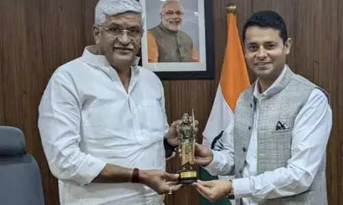 CG टूरिज्म बोर्ड क़े MD ने दिल्ली में की केंद्रीय मंत्री से मुलाकात, 300 करोड़ की पर्यटन योजनाओं का दिया प्रेजेंटेशन...