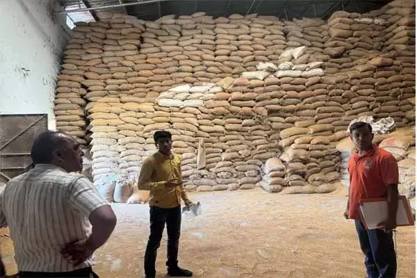 Raipur News: राइस मिलों में खाद्य विभाग की दबिश: धान और चावल जब्त