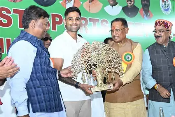Chhattisgarh News: मुख्यमंत्री ने भारतीय T20 क्रिकेट टीम के कप्तान सूर्य कुमार यादव का किया सम्मान
