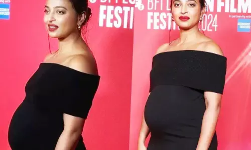 Radhika Apte Pregnant: शादी के 12 साल बाद मां बनने जा रही हैं राधिका आप्टे, फ्लॉन्ट किया बेबी बंप, देखिए...