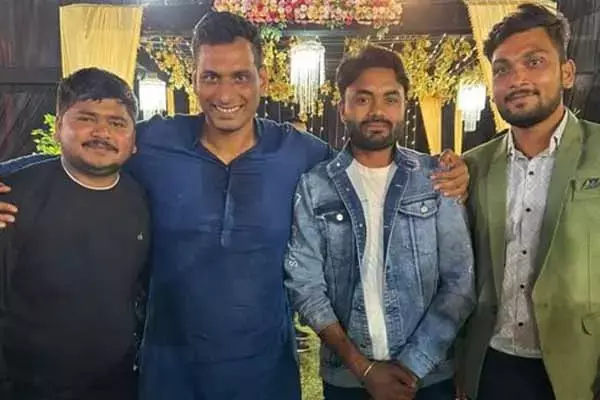 Political news: सूरजपुर के आरोपियों के साथ कांग्रेस विधायक देवेंद्र यादव की फोटो: बीजेपी बोली- कांग्रेसी ही कुलघाती