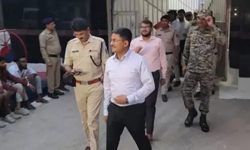 Bilaspur News: सेंट्रल जेल पहुंचे कलेक्टर-एसपी, कैदियों से की बातचीत, बोले-...