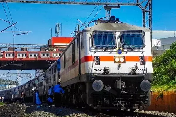 Indian Railway News: रेल यात्रियों के लिए खुशखबरी! अब इन ट्रेनों में मिलेगी एलएचबी कोच की सुविधा