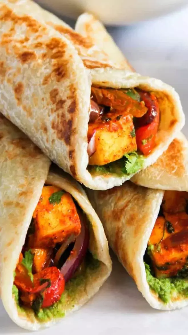 Paneer Roll Recipe: आपके गेस्ट को ज़रूर लुभाएंगे क्यूकंबर पनीर रोल, जानिए रेसिपी...