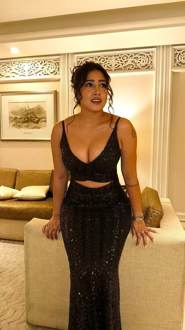 ब्लैक ड्रेस में Sofia Ansari ने मचाया कहर, कातिलाना लुक देख मदहोश हुए फैंस...