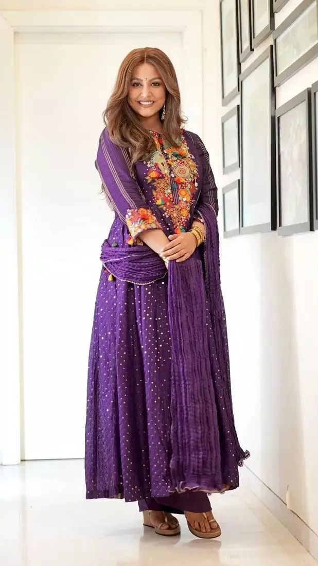 कैंसर से पीड़ित Hina Khan ने ट्रेडिशनल आउटफिट में दिखीं बेहद खूबसूरत, देखिए तस्वीरें...