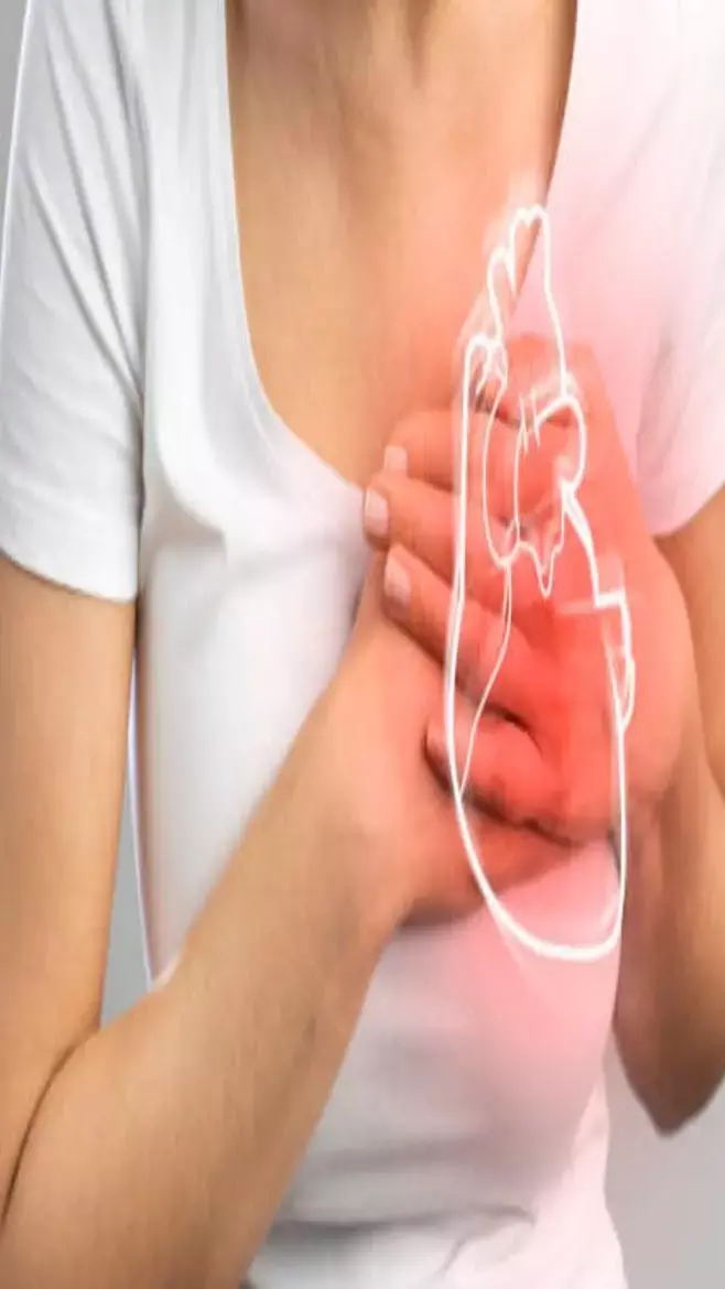 कैसा होता है सीने में दर्द का महसूस, जानिए यहां किसी ट्रिक से एक पल करे दूर...