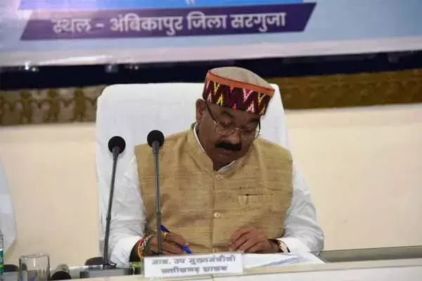 Chhattisgarh News: समीक्षा बैठक में डिप्‍टी सीएम का सख्‍त निर्देश- शहरों के बेहतर विकास और जनहित में करें कार्य, लापरवाही की तो होगी कार्रवाई