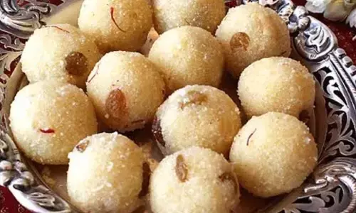 Karwachauth Special Steamed Sooji Laddu Recipe: क्या आपने कभी बनाए हैं प्रेशर कुक करके सूजी लड्डू? जानिए कैसे बनाइए इस रेसिपी...