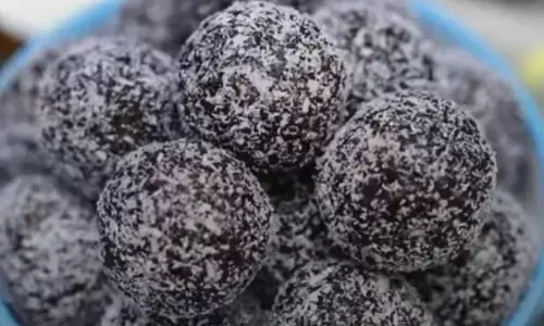 Diwali Special Protein Rich Chocolate Laddu Recipe: दीवाली पर टेस्टी और हेल्दी मिठाई बनाना चाहते हैं तो ट्राई करें इस प्रोटीन रिच चाॅकलेट लड्डू की रेसिपी...