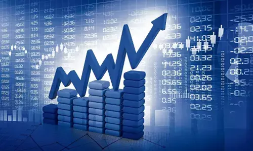 Stock Market News Update Today: सपाट शुरुआत के बाद चढ़ा बाजार, सेंसेक्स और निफ्टी में हल्की तेजी