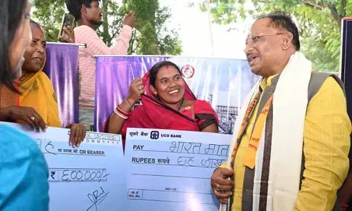 Chhattisgarh News: मुख्यमंत्री ने 40 स्व सहायता समूह की महिला सदस्यों को 24 लाख का चेक प्रदान किया