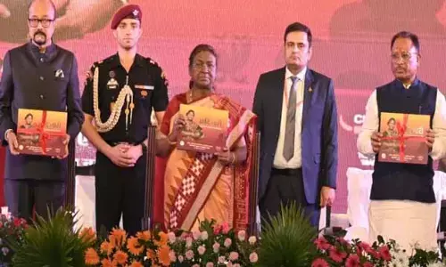 Presidents visit to Chhattisgarh: राष्ट्रपति मुर्मु ने छत्तीसगढ़ की जनजातीय संस्कृति और सशक्तिकरण पर केंद्रित पुस्तकों का किया विमोचन