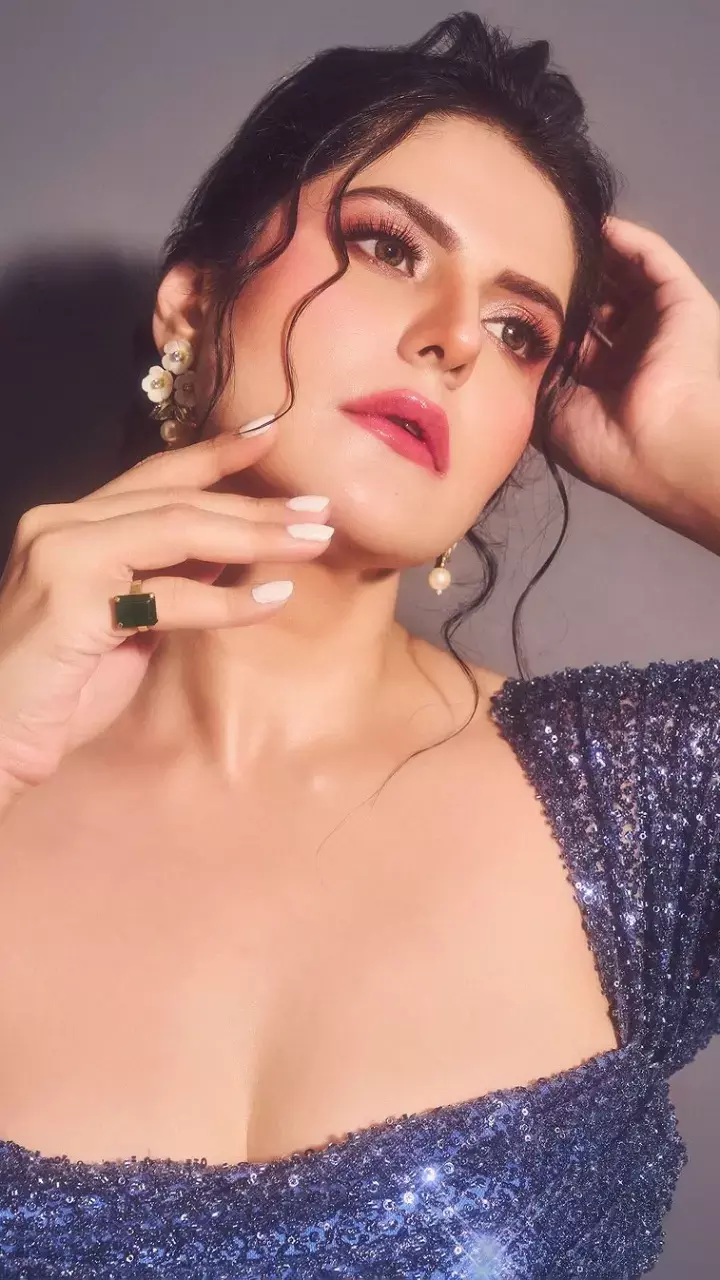 Zareen Khan के लेटेस्ट फोटोशूट ने ढाया कहर, नजरें हटाना हुआ मुश्किल...