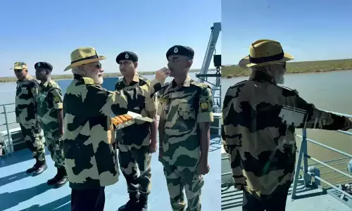 PM Modi Diwali with Soldiers: प्रधानमंत्री मोदी ने कच्छ में जवानों के साथ मनाई दिवाली, सैनिकों का बढ़ाया हौसला