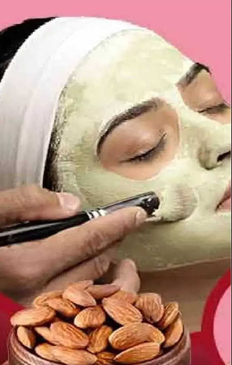 Badam Face Pack For Instant Glow: आप ही आप चमकेंगी अगर लगा लिया ये बादाम फेस पैक, 15 मिनट में मिलेगा इंस्टेंट ग्लो और गोरा निखार