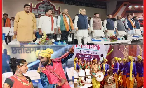 राज्योत्सव में लोक गायक लक्ष्मण मस्तुरिहा के गीत पर झूमे... तीजा-पोरा, हरेली, गौरी-गौरा पूजा के साथ ही सुवा-करमा नृत्य की शानदार प्रस्तुति...