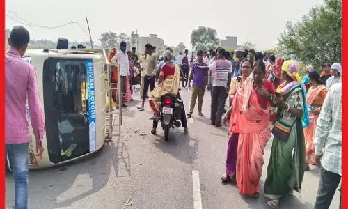 Sakti News: आंगनबाड़ी कार्यकर्ताओं से भरा वाहन पलटा, हादसे में तीन महिलाओं को आई गंभीर चोट...