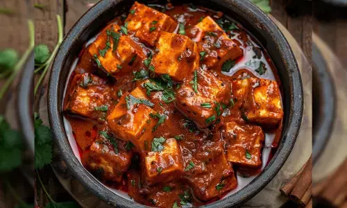 Kashmiri Lal Paneer Recipe: बना कर देखिए कश्मीरी लाल पनीर, खुशबू ऐसी फैलेगी कि पड़ोसी भी पूछेंगे...