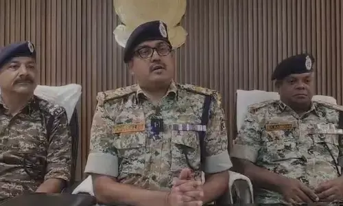 Bijapur Naxal Encounter: पुलिस-नक्सली मुठभेड़, 8 लाख का ईनामी प्लाटून कमांडर समेत तीन नक्सली ढ़ेर, शव और हथियार बरामद