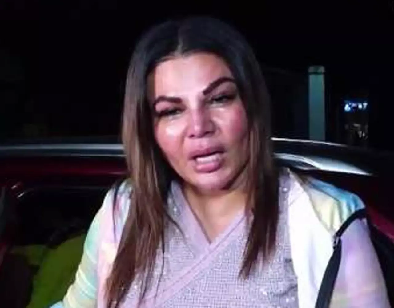 Rakhi Sawant Arrest: सलमान-शाहरुख से कब तक भीख मांगूंगी, राखी सावंत को गिरफ्तारी का डर, VIDEO में दिखी गिड़गिड़ाते...