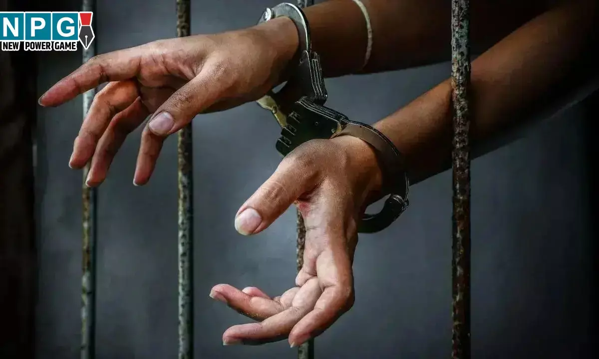 Teacher Crime News: हैवानियत की हदें पार... शिक्षक ने छात्र को गरम लोहे से दागा, फिर प्राइवेट पार्ट पर लगा दिया मिर्च पाउडर