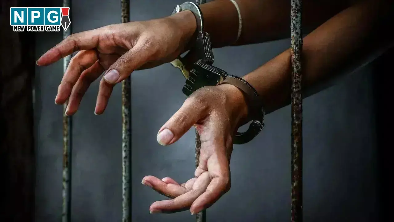 Teacher Crime News: हैवानियत की हदें पार... शिक्षक ने छात्र को गरम लोहे से दागा, फिर प्राइवेट पार्ट पर लगा दिया मिर्च पाउडर